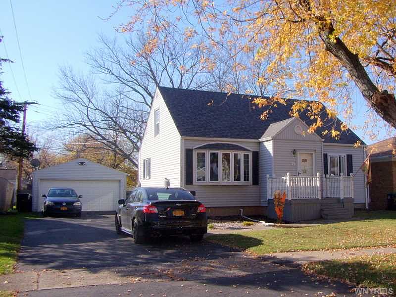 1st image of 10 Karen Dr