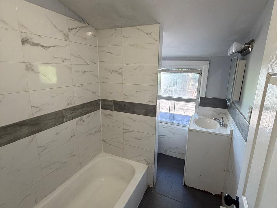 1st image of 116 22nd St #3