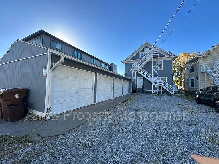 2442 Vine St #4 — Photo 10