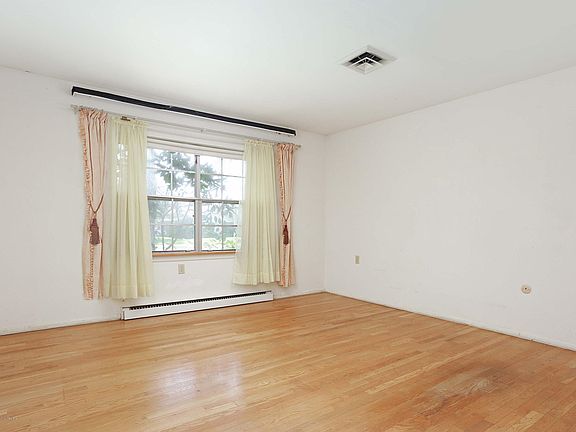 4th image of 830C Dumbarton Dr #1003