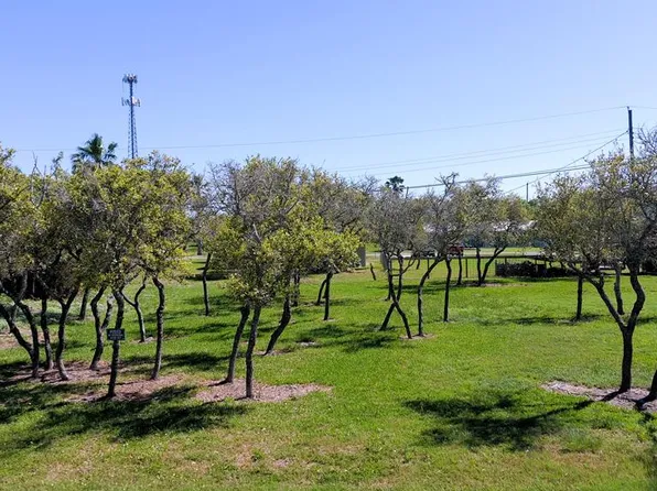 383 & 384 W Royal Oak Ln, Rockport, TX 78382