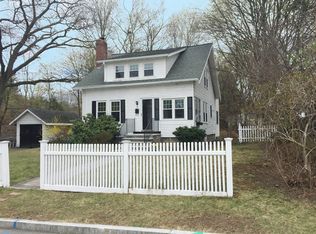 11 Hardy Rd, Wellesley, MA 02482