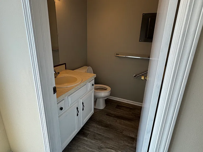 381 Kleiner St — Photo 10