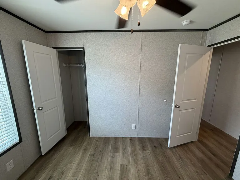 156 Lakeside Garden Cir #156 — Photo 18