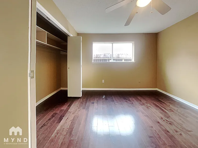 2103 Woodland Springs St — Photo 14