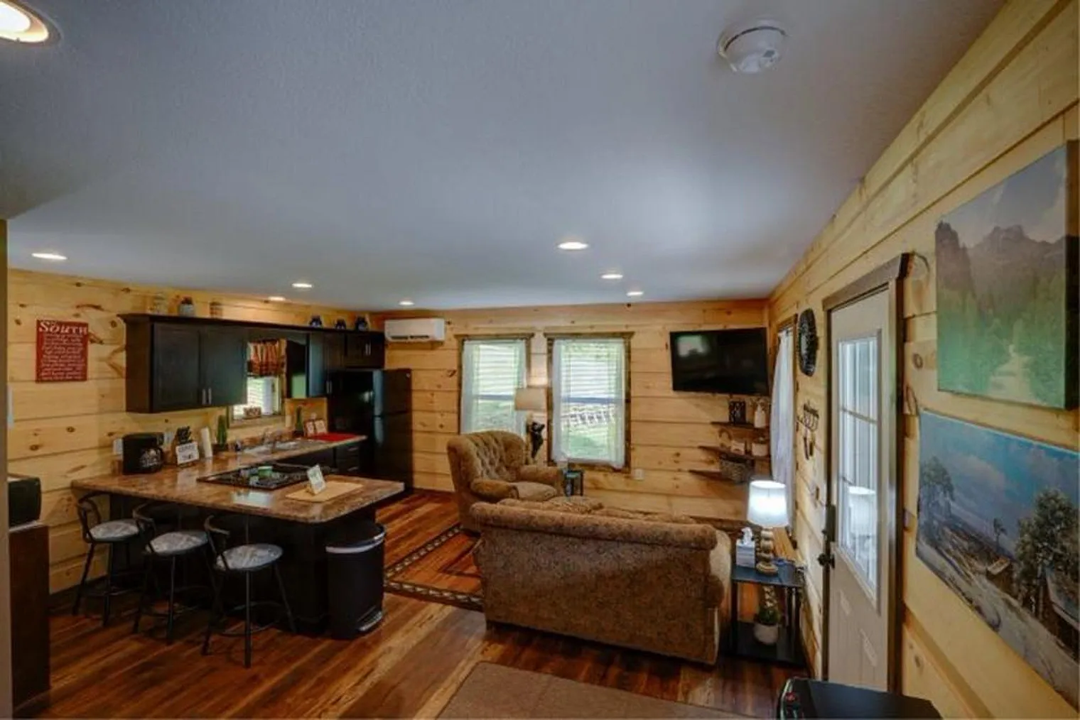 2 bed, 1.0 bath, 1097 sqft, $3,829 — Photo 2