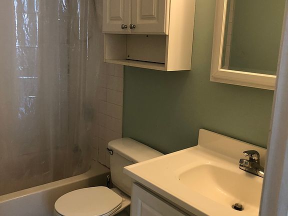 5th image of 35 Raymond Ct
