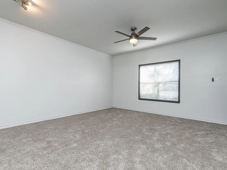 5501 Burnham Dr — Photo 27