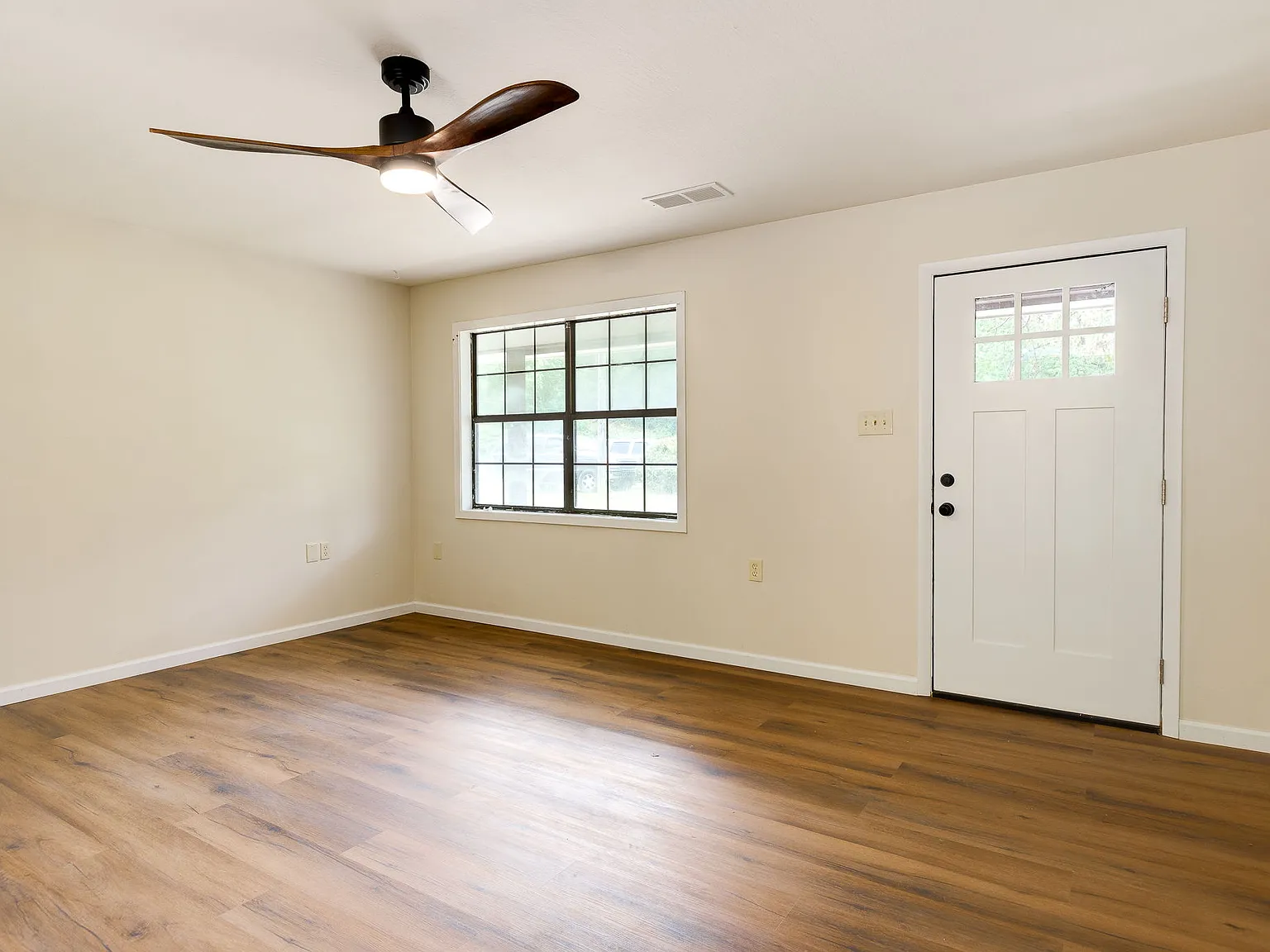 Oak Grove 3BR | 1.5BA | $1,600 Rent | $1,600 Deposit | 1 year lease — Photo 3