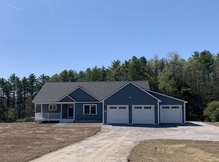 17 Halcyon Dr, Topsham, ME 04086