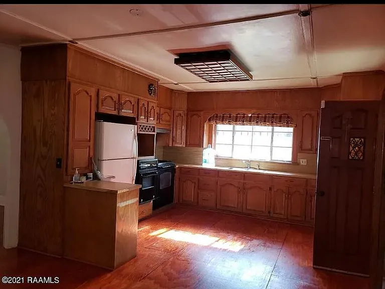 1420 Iberia St — Photo 11
