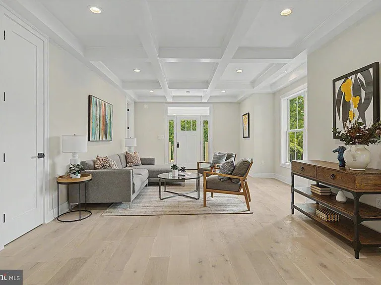 2902 Vista St NE — Photo 12