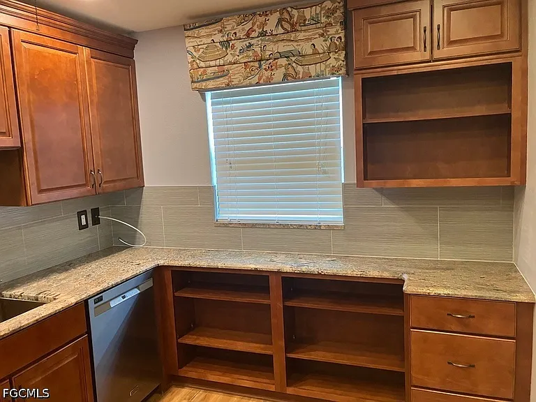 1335 Broadwater Dr — Photo 4