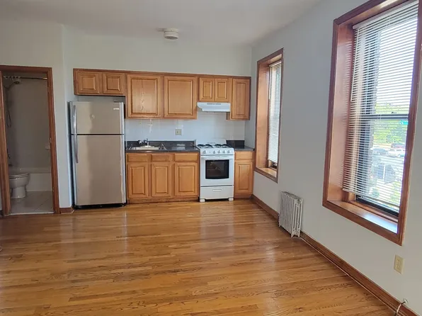 32-14 Astoria Boulevard South image 1 of 7