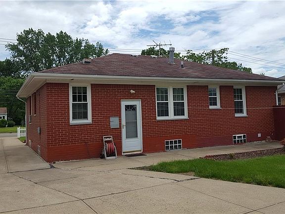 2nd image of 467 N Rocky River Dr