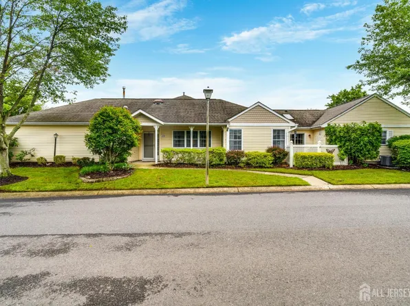 118 Tanager Dr, Monroe Township, NJ 08831