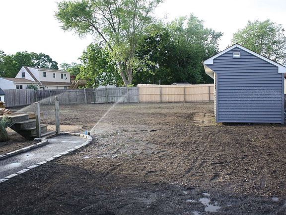 4th image of 17 Tucker Ln