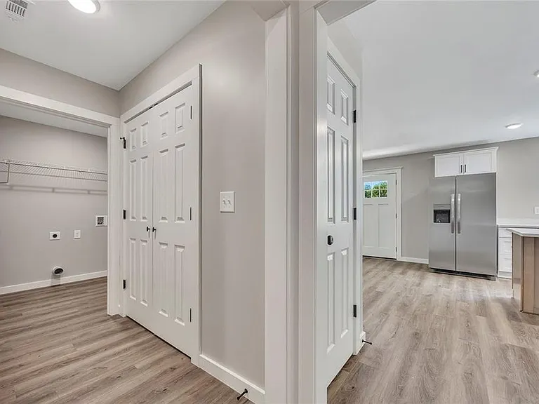 411 Hardy Ave SW — Photo 12