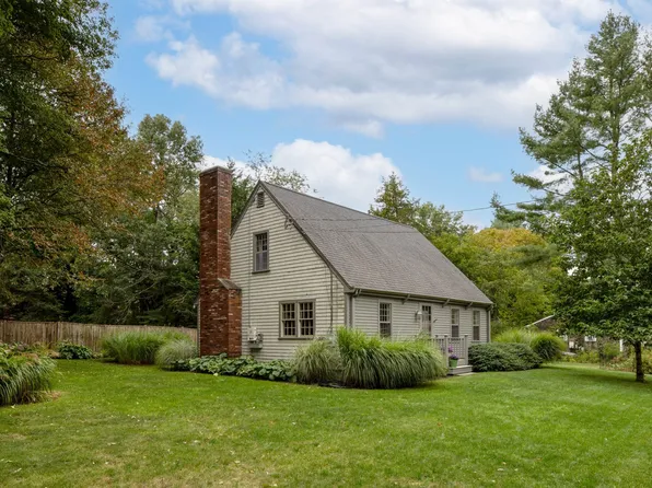 7 Bayberry Ln, Mattapoisett, MA 02739