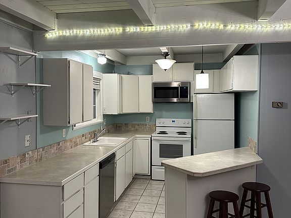 5th image of 30 N Susan Ave #1