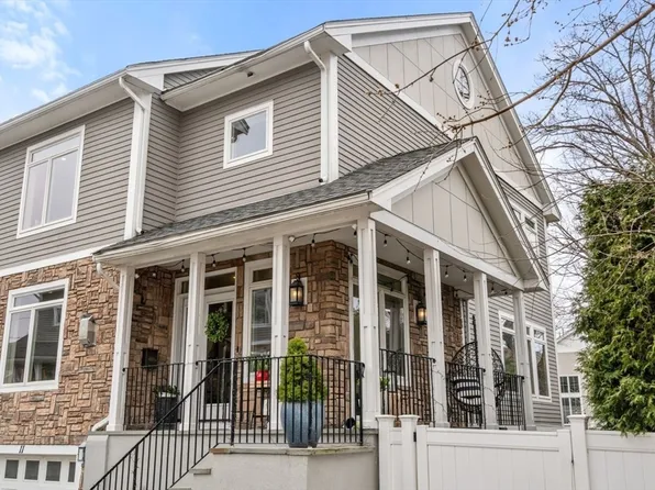 11 Carthay Cir #11, Newton Highlands, MA 02461