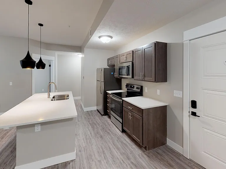 801 W Cedar St — Photo 45