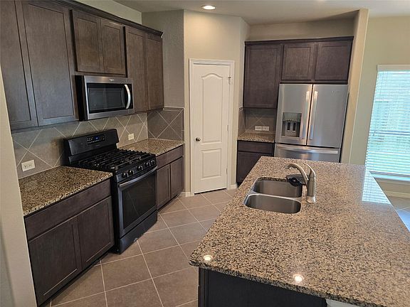 3rd image of 2027 Brookmont Dr