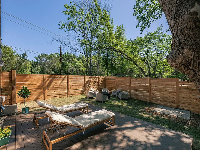 2806 Geronimo Trl — Photo 31