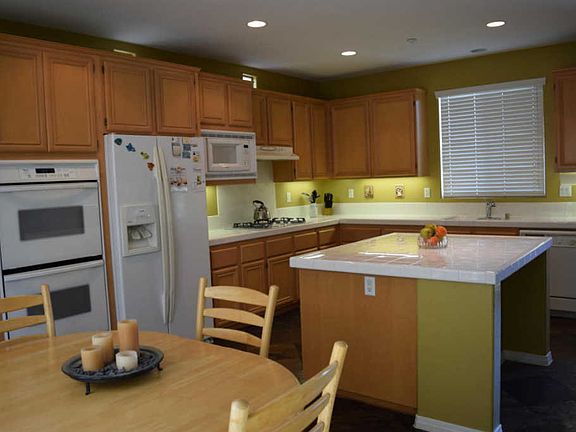 5th image of 2027 Mission Hills Dr