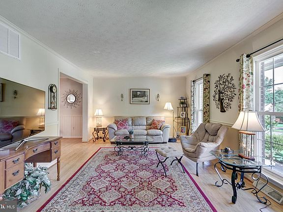 3rd image of 1691 Brimfield Cir