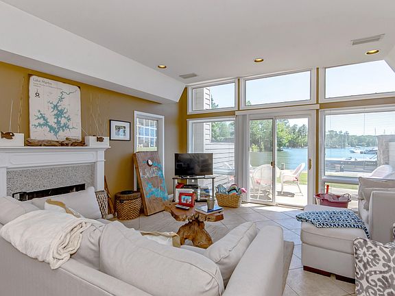 4th image of 205 Villas On The Hbr