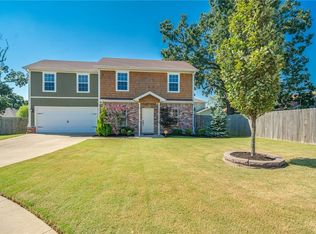 730 Edens Ct, Centerton, AR 72719