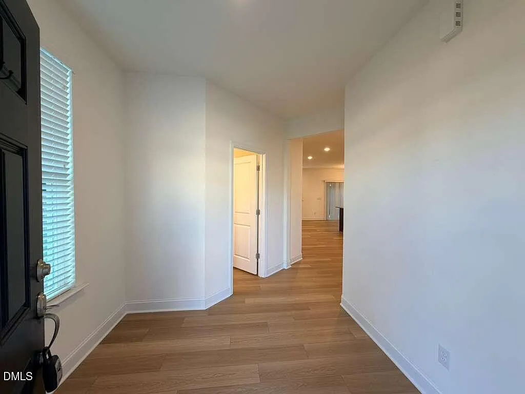 4 bed, 2.5 bath, 2000 sqft, $1,995 — Photo 3