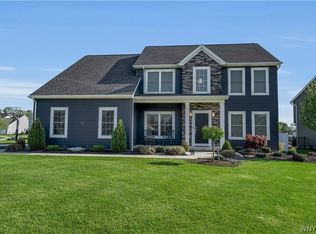 45 Deepwood Pl, Lancaster, NY 14086