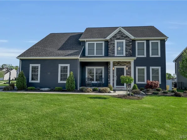 45 Deepwood Pl, Lancaster, NY 14086