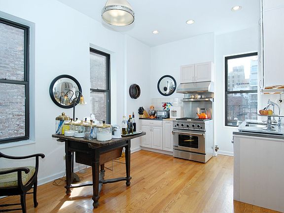 4th image of 136 W 16th St APT 5E