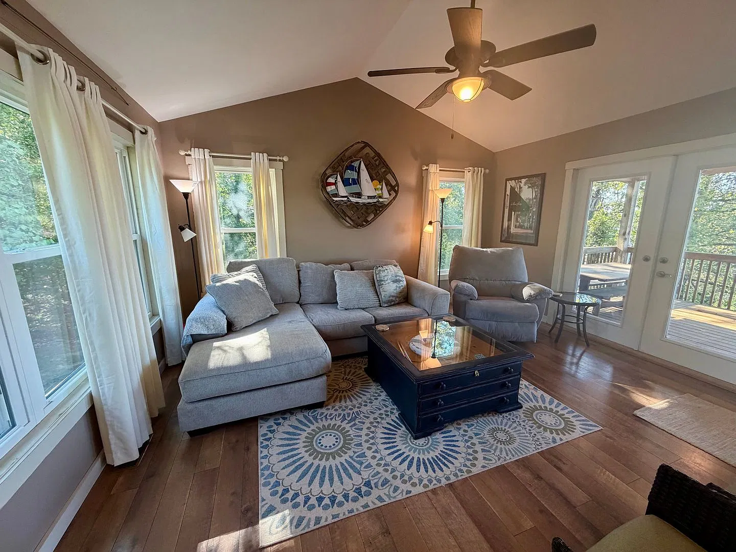 Fully Furnished, All Inclusive, and Lake Front?! — Photo 4