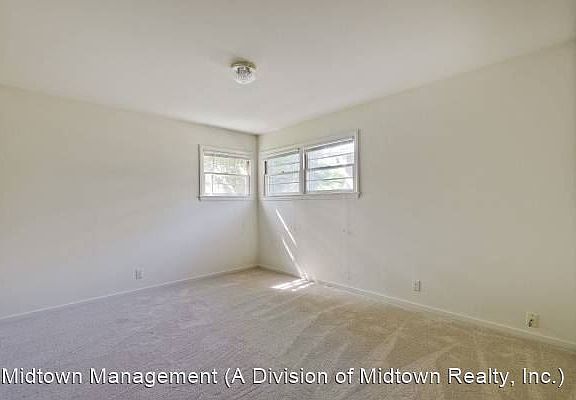 4th image of 1065 Middle Ave