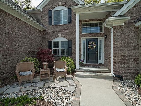 2nd image of 755 W Castlebury Cir
