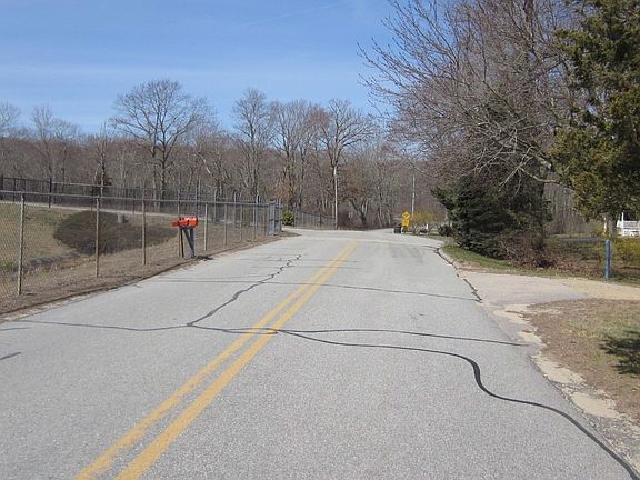 4th image of 51 Reservoir Rd