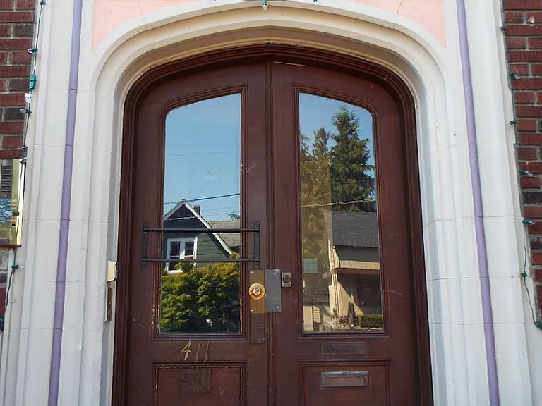 St. Helens Apartments — Photo 5