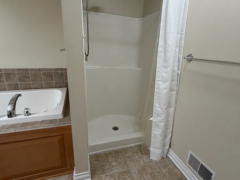 2122 Clinton St — Photo 30
