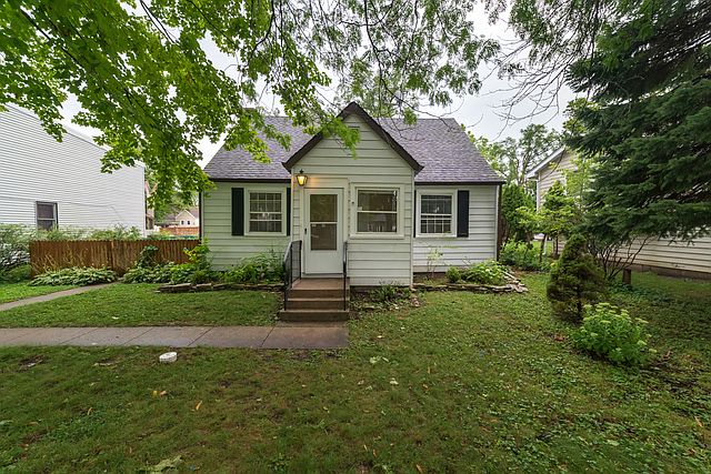 1st image of 416 Barron St