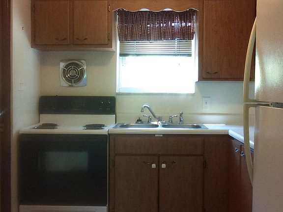Kitchen, comes with Fridge and Stove.