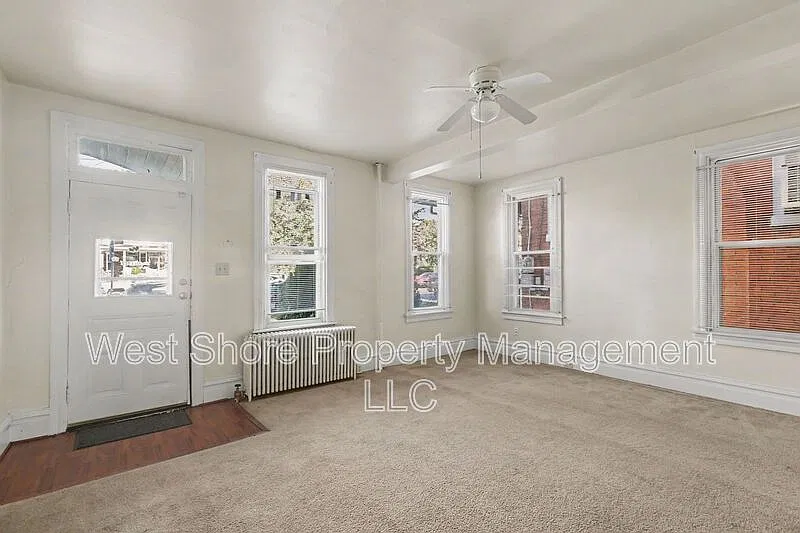 3 bed, 1.0 bath, 1500 sqft, $1,550 — Photo 2