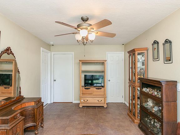 5th image of 1551 Clover Cir