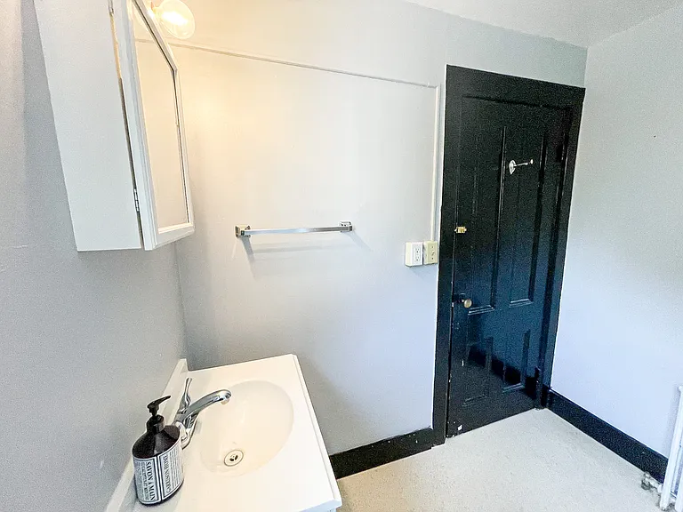 705 E Seneca St — Photo 5