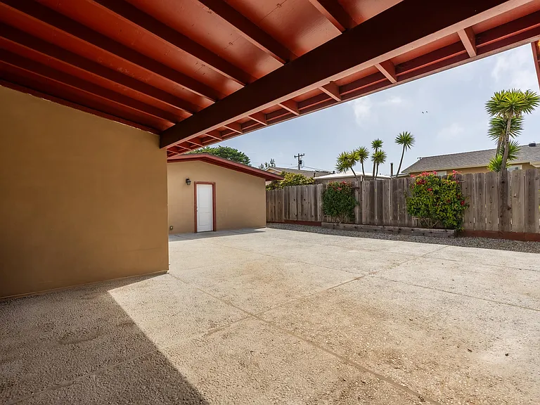 222 Mortimer Ln — Photo 33