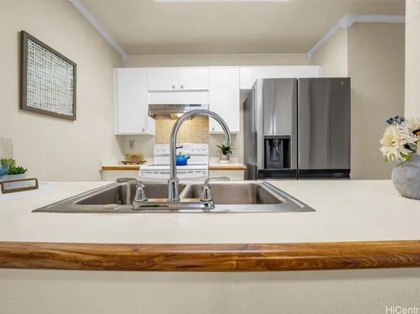 94-1195 Noheaiki St, Waipahu, HI 96797