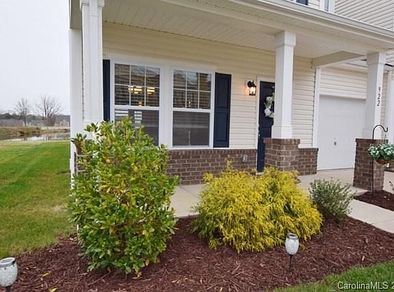2nd image of 922 Summerlake Dr